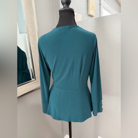 Perseption Concept Emerald V Neck Pendulum Wrap Gold Button Detail Top Medium. - Picture 4 of 7